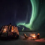 Huoneisto Northern Lights Glass Igloo Getaway For Couples *