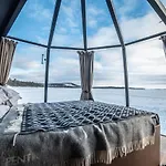Northern Lights Glass Igloo Getaway For Couples Huoneisto