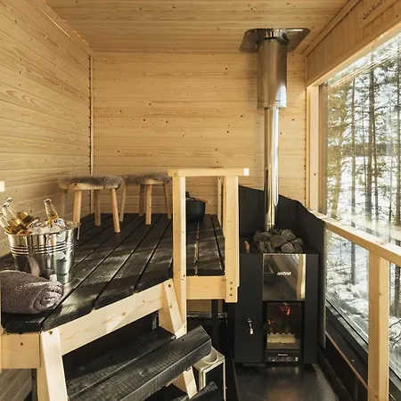 Huoneisto Northern Lights Glass Igloo Getaway For Couples Rovaniemi
