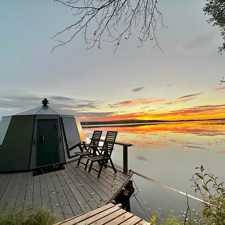 Huoneisto Northern Lights Glass Igloo Getaway For Couples *